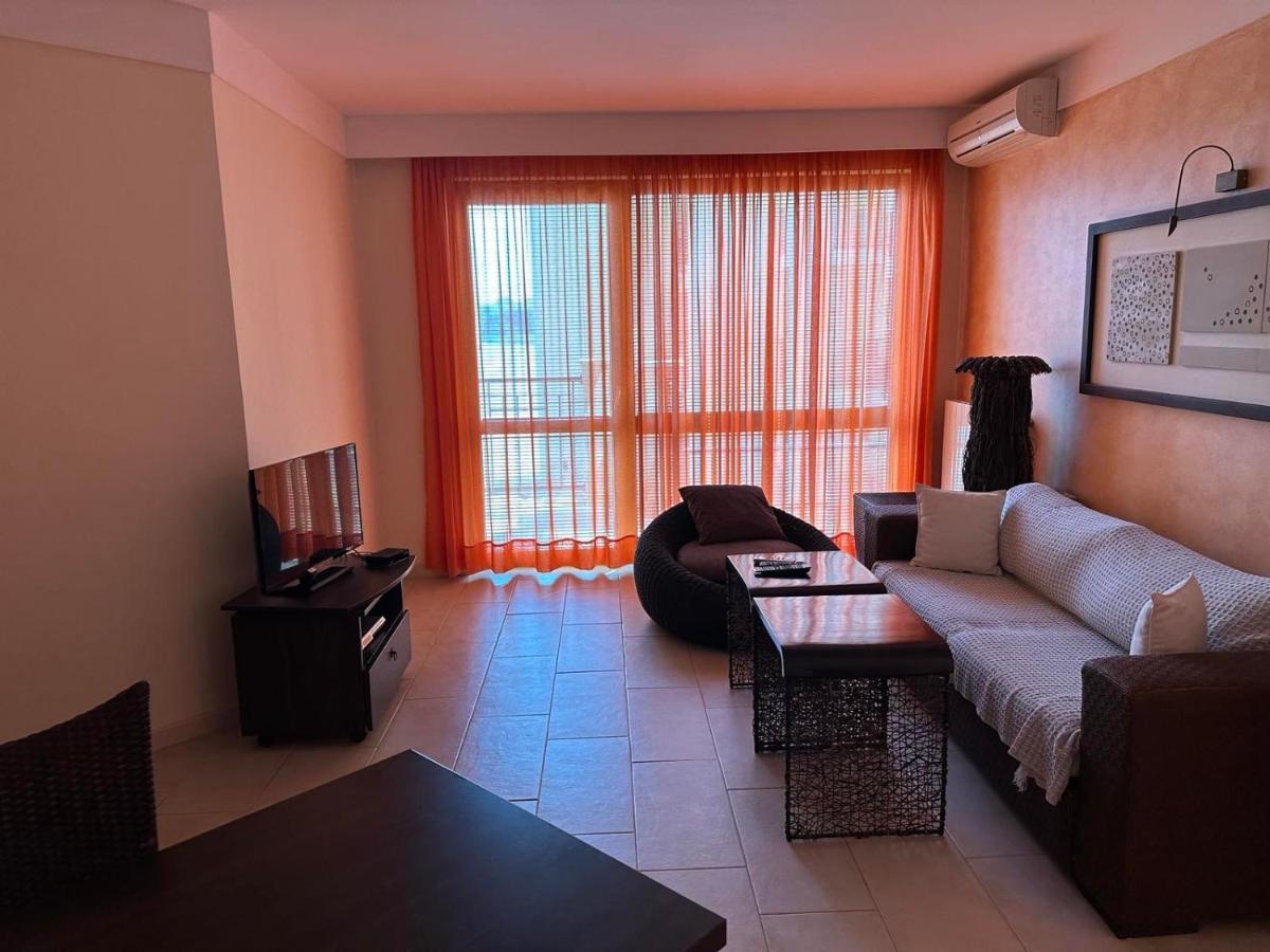 Aparthotel Oazis Vip Club Sunny Beach Esterno foto